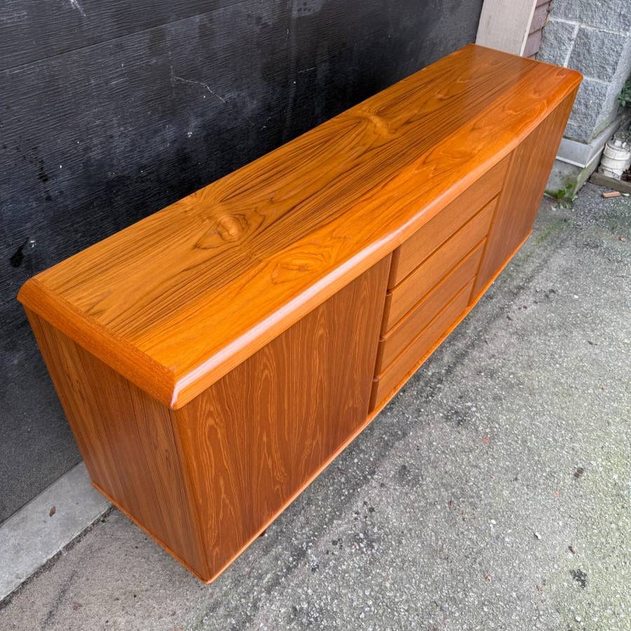 Gorgeous mid century modern teak credenza — photograph 6 of 6