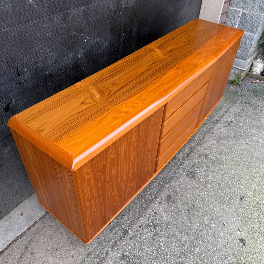 Gorgeous mid century modern teak credenza — photograph 6 of 6
