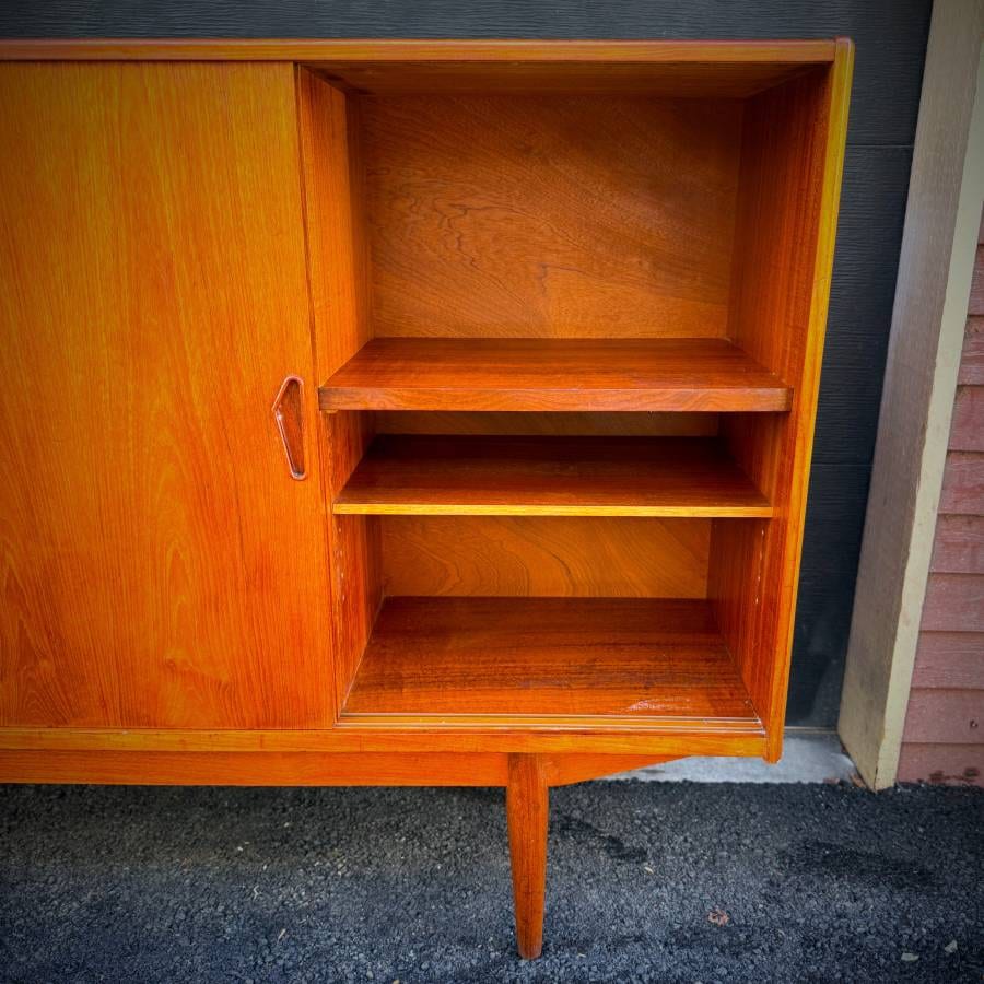 Extra large mid century danish modern teak sideboard — photograph 6 of 11
