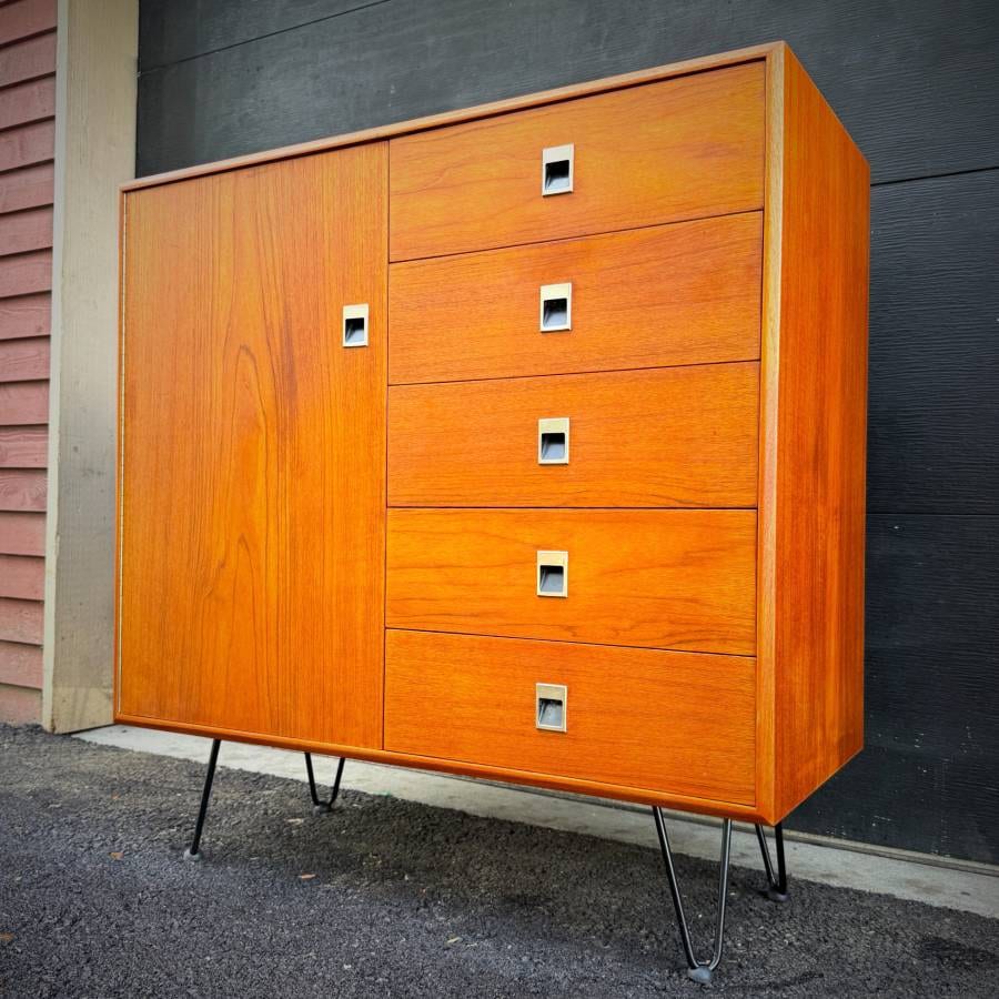 Mid century modern teak atomic wardrobe dresser — photograph 2 of 6