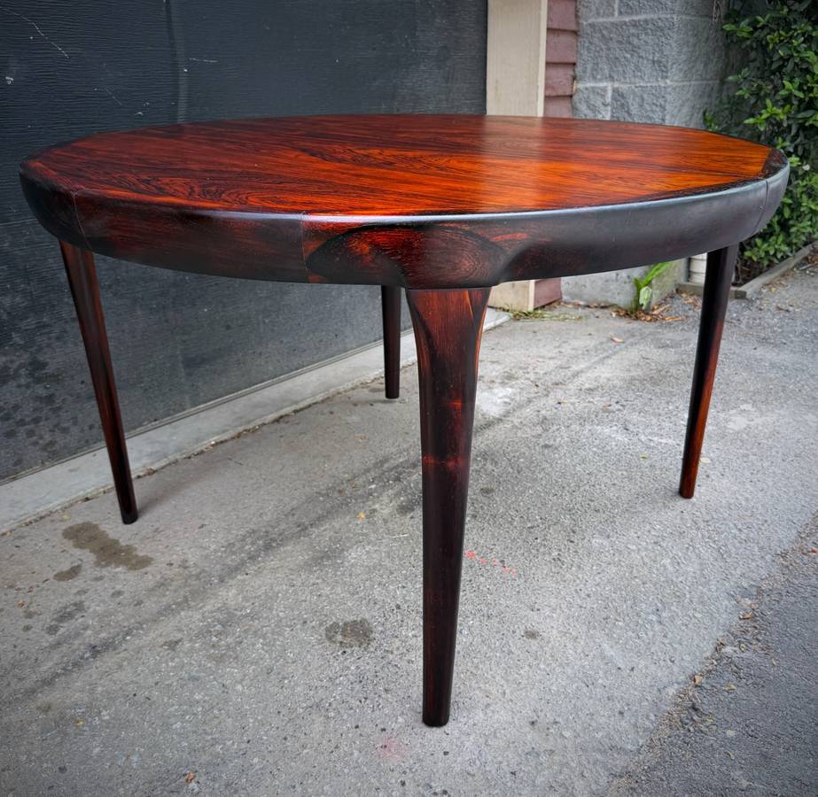 Beautiful danish modern rosewood dining table — photograph 9 of 11