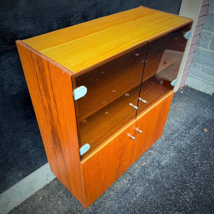 Mid century modern teak and glass cabinet — photograph 5 of 7