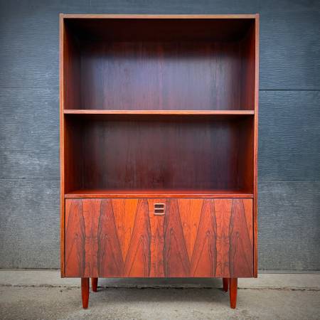 Compact mid century danish rosewood shelving unit with drop down bar