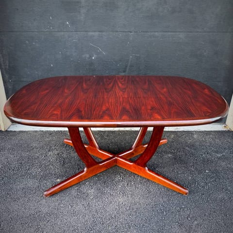 Beautiful vintage danish modern rosewood pedestal dining table