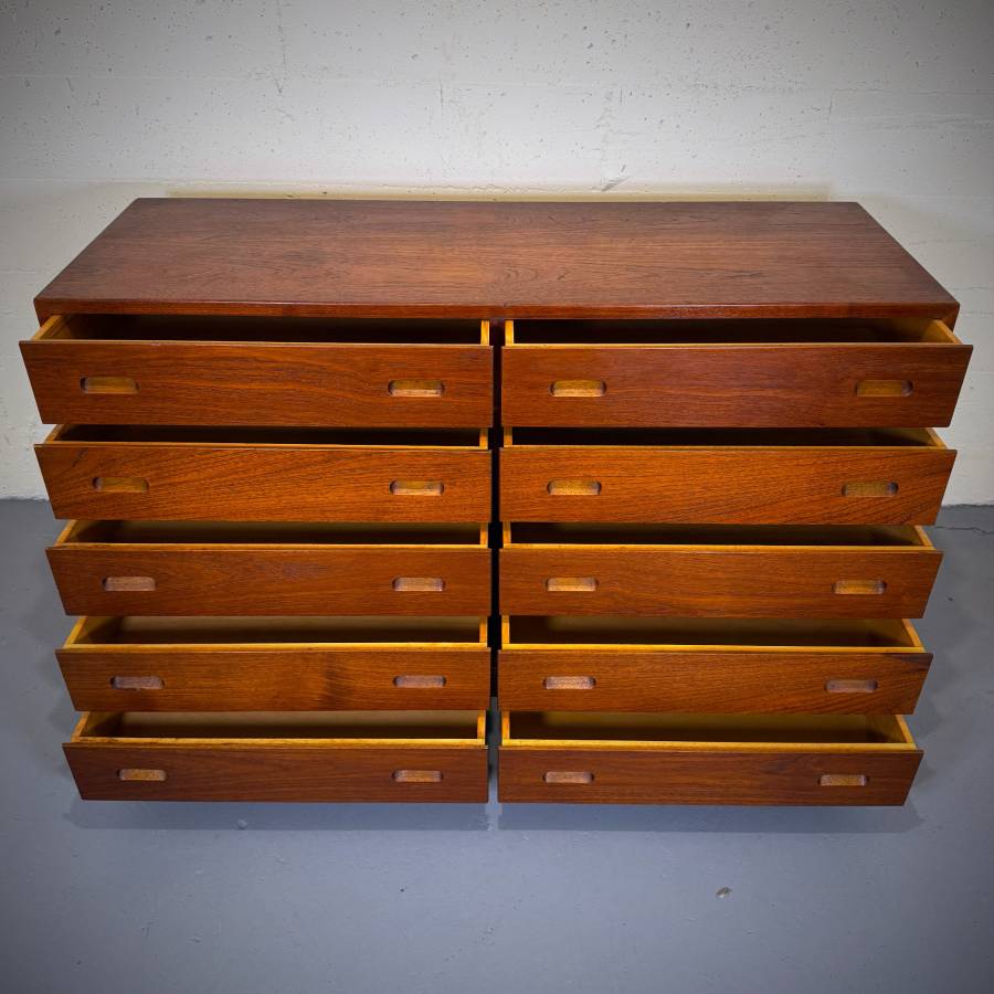 Stunning danish modern rosewood dresser by Borge Mogensen — photograph 5 of 8