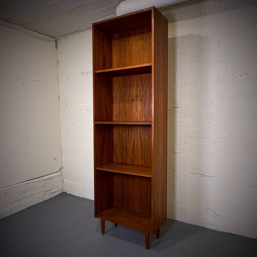 Tall mid century modern teak shelf — photograph 3 of 6