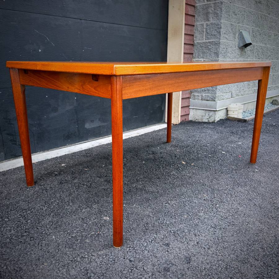 Danish modern vintage teak surfboard dining table with extensions — photograph 4 of 9
