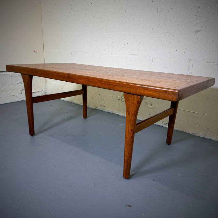 Beautiful danish modern teak coffee table — photograph 5 of 5