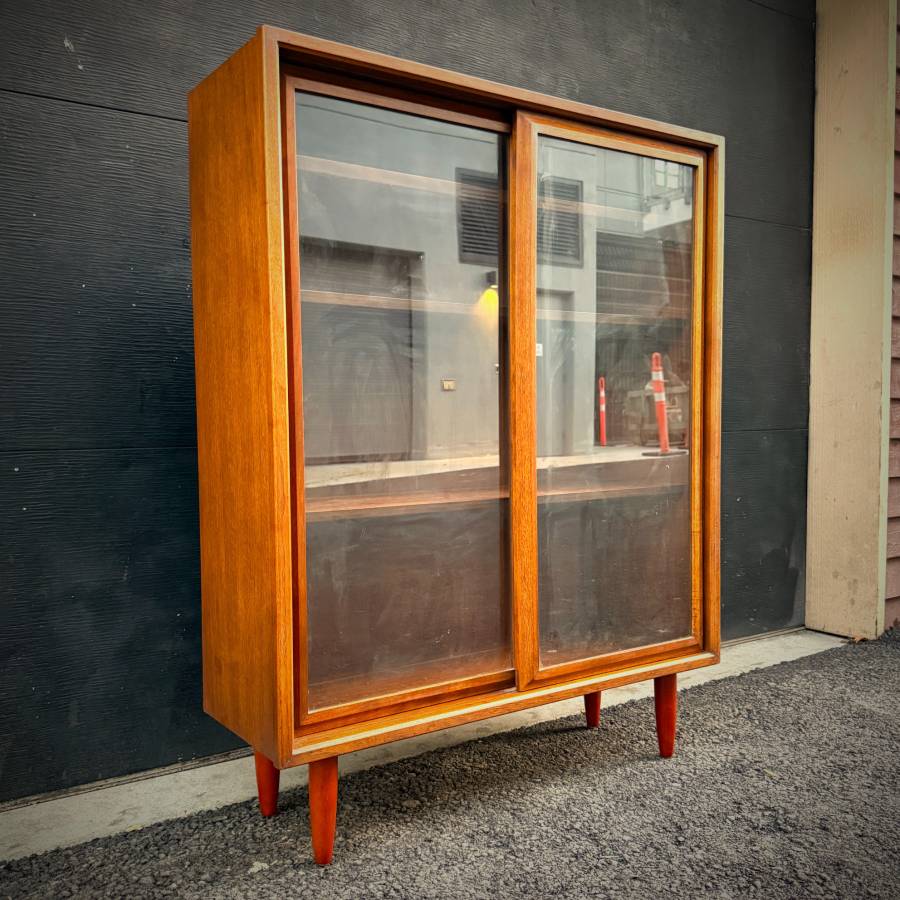 Mid century modern compact walnut and glass cabinet — photograph 3 of 6