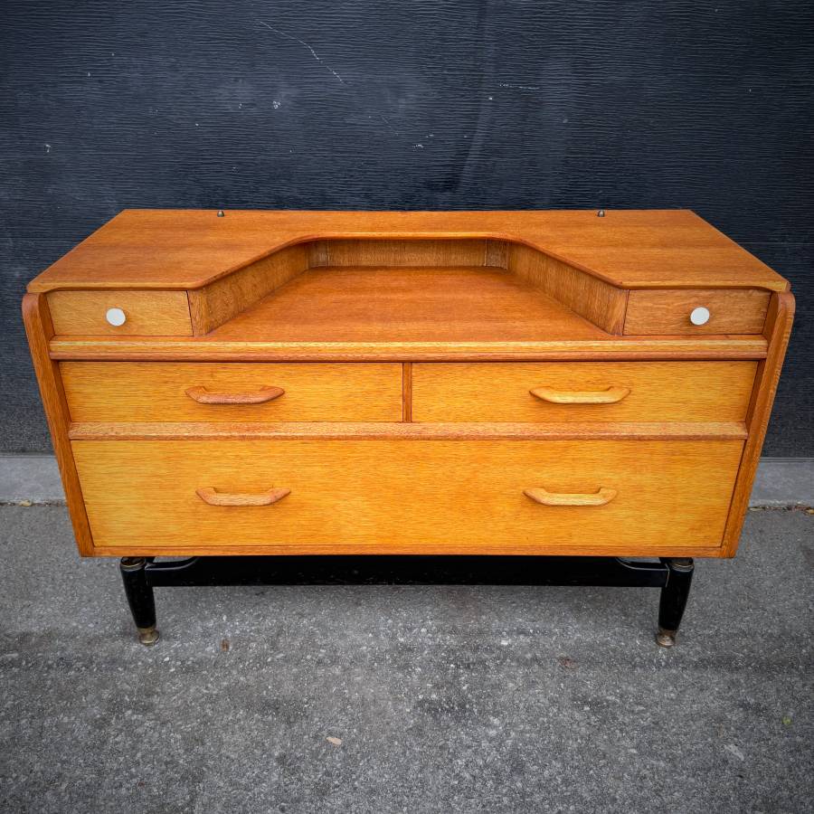 Super rare oak mid century modern vanity dresser by G Plan — photograph 6 of 10