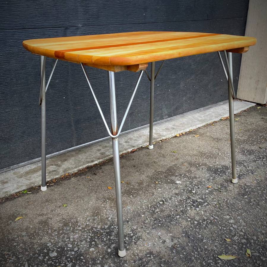 Unique atomic mcm vintage side table — photograph 3 of 5