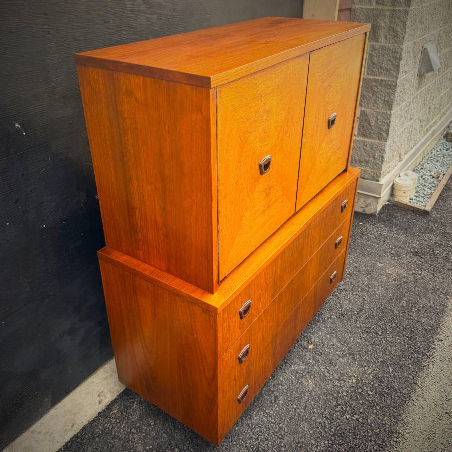 Large mid century modern walnut chest of drawers — photograph 5 of 8