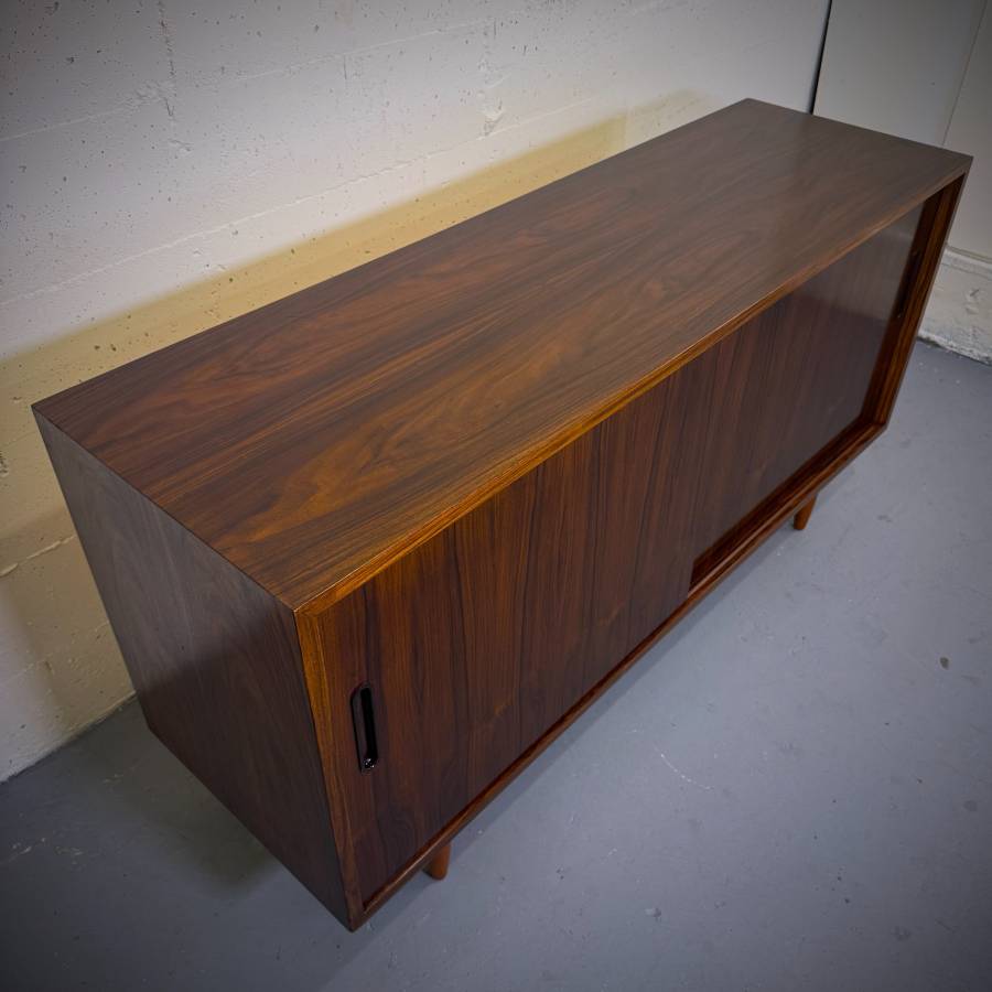 Beautiful poul hundevad danish modern rosewood credenza — photograph 5 of 7
