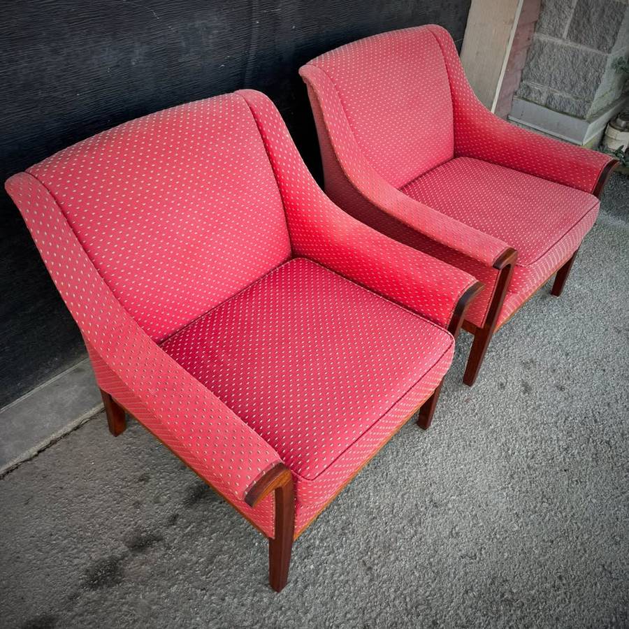 Pair of Scandinavian teak lounge chairs — photograph 5 of 9