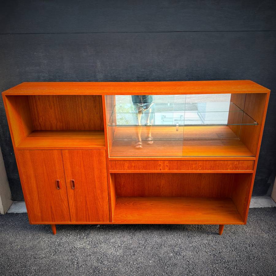 Beautiful slim profile mid century modern teak credenza shelving unit — photograph 4 of 8