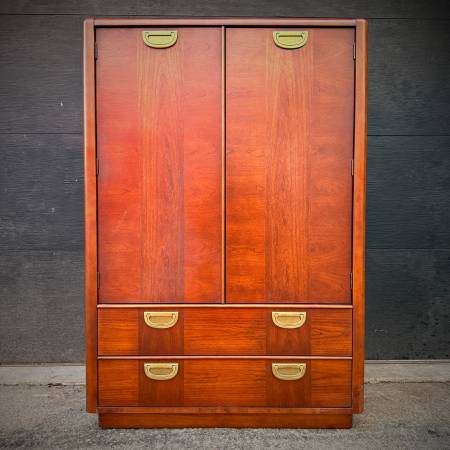Large mid century modern rosewood chest of drawers by Deilcraft