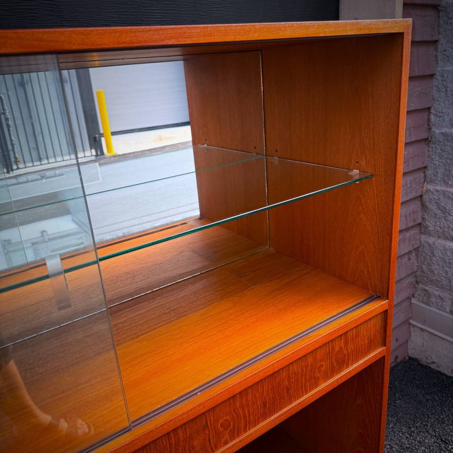 Beautiful slim profile mid century modern teak credenza shelving unit — photograph 6 of 8