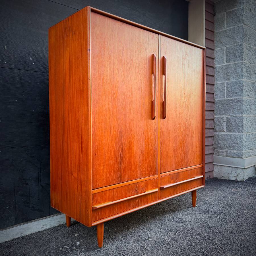 Mid century modern extra large teak wardrobe dresser — photograph 3 of 7