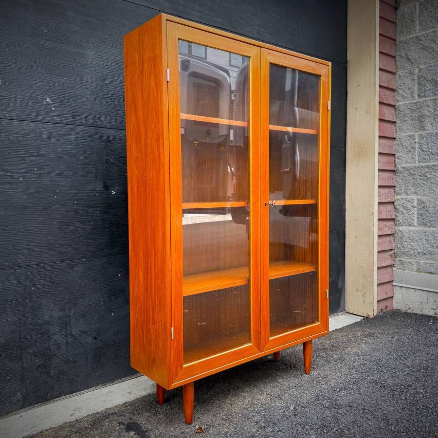 Beautiful danish modern teak and glass cabinet by Drylund — photograph 2 of 6