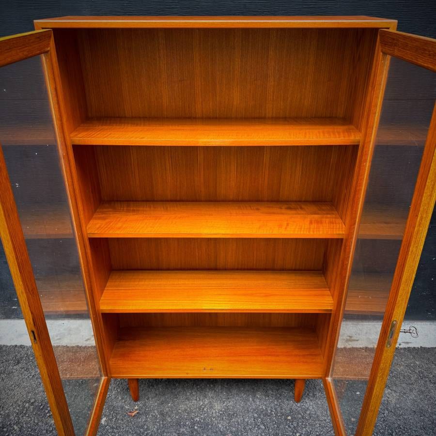Beautiful danish modern teak and glass cabinet by Drylund — photograph 6 of 6