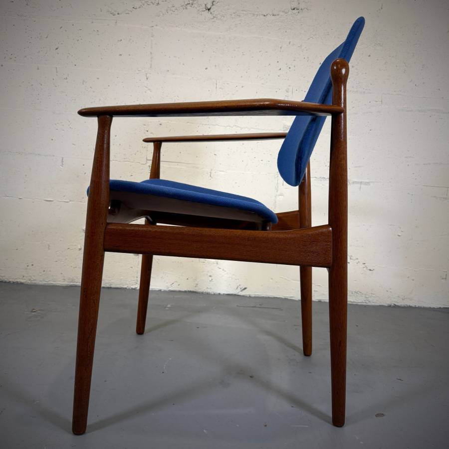 Gorgeous Arne Vodder mcm teak armchair model FD184/L made in Denmark — photograph 4 of 8
