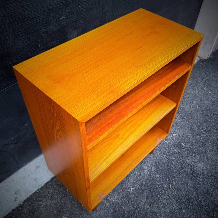 Compact mid century danish modern teak shelf — photograph 5 of 5