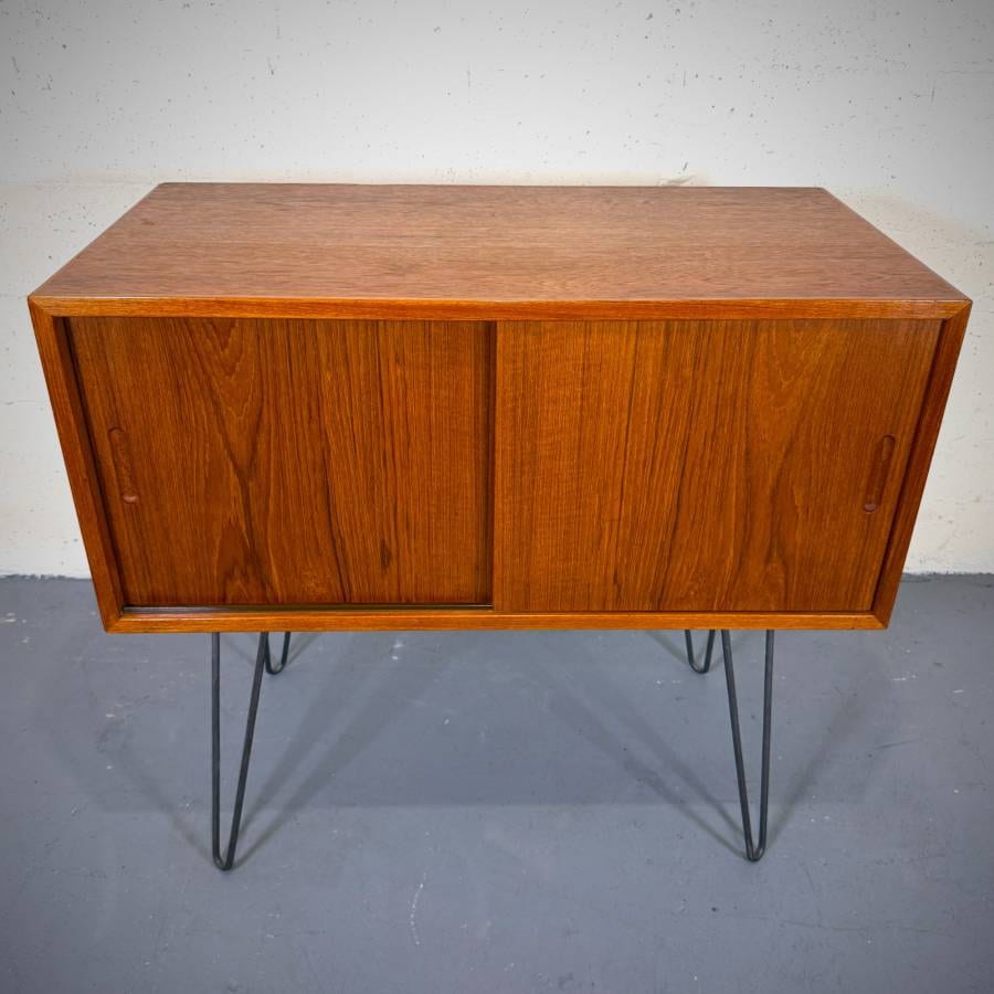 Beautiful mid century modern teak atomic credenza — photograph 4 of 6