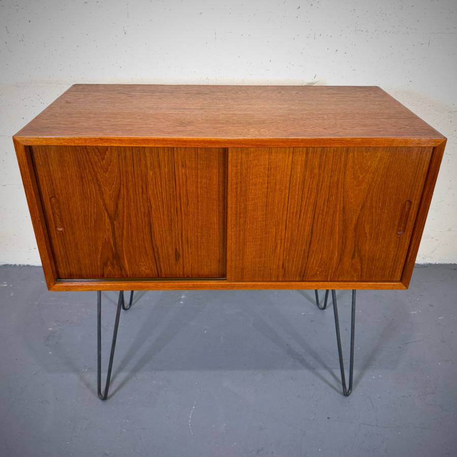 Beautiful mid century modern teak atomic credenza — photograph 4 of 6