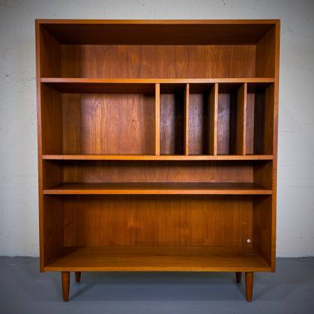 Stunning high quality danish modern teak LP shelving unit