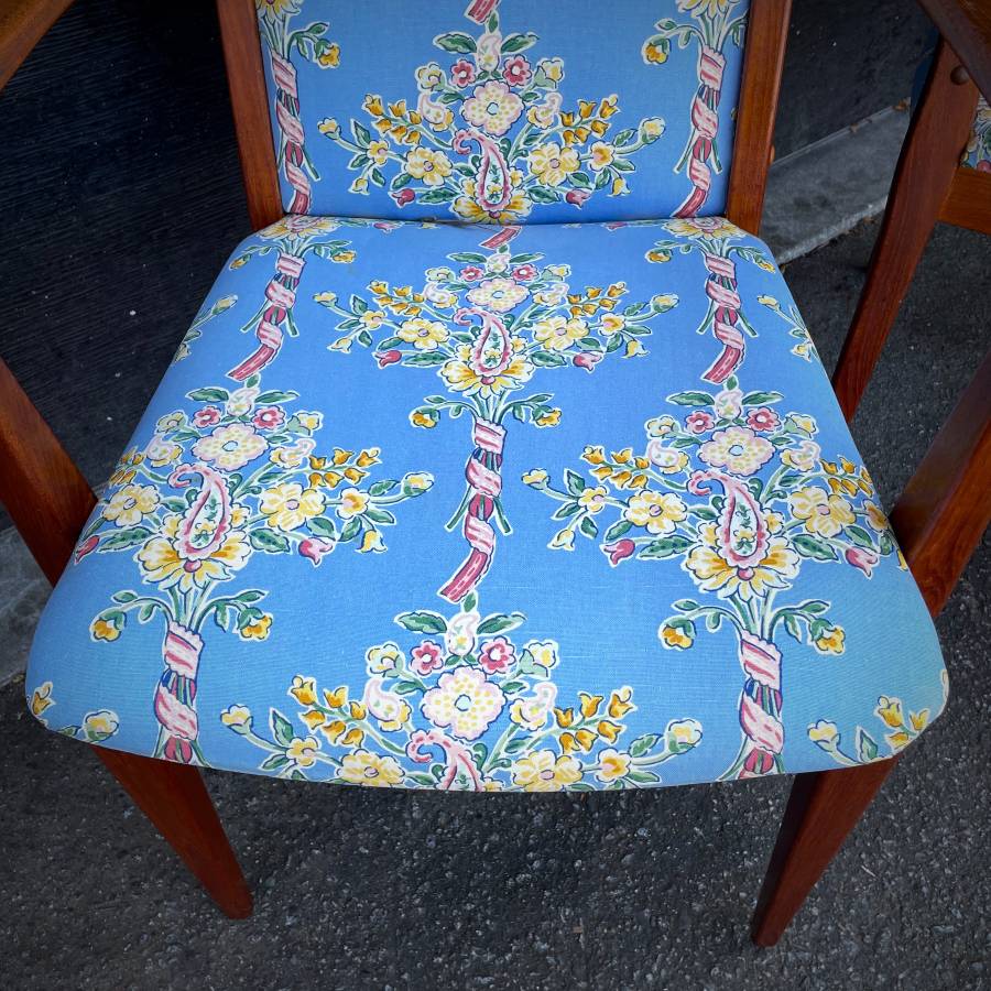 Pair of mid century modern teak arm chairs — photograph 8 of 8