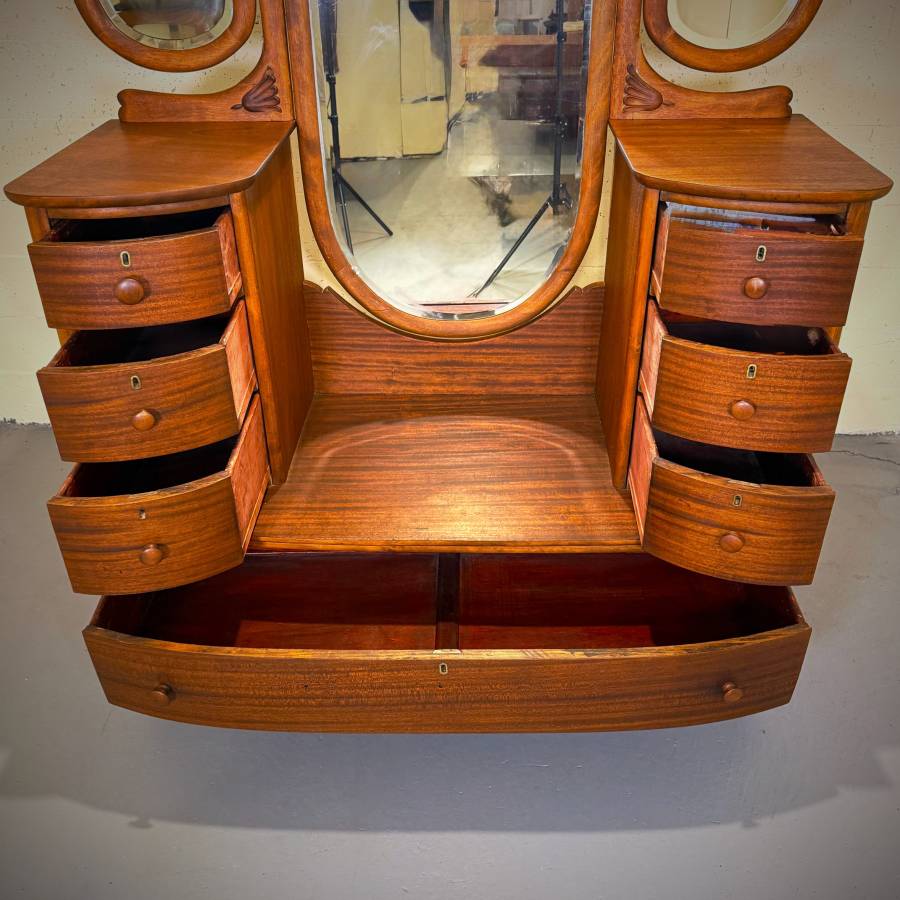 Stunning refinished vintage walnut vanity dresser with mirror — photograph 6 of 9