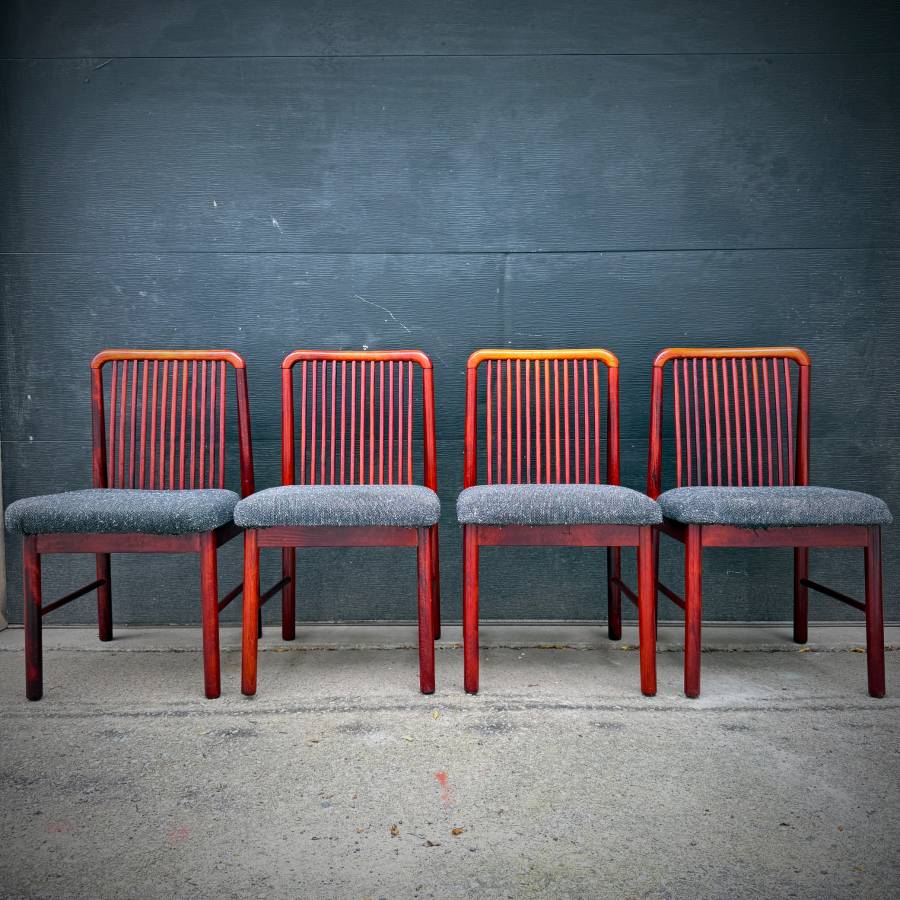 Set of 4 Mid century modern rosewood dining chairs — photograph 2 of 7