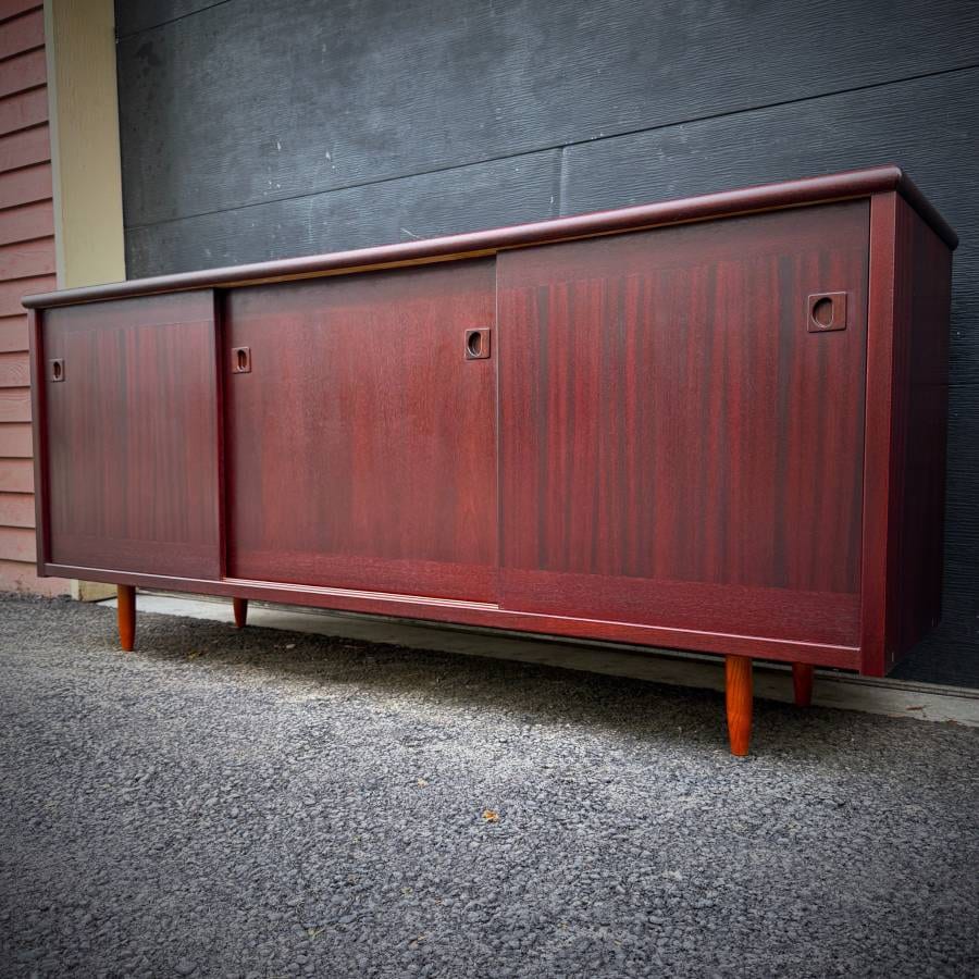 Mid century modern rosewood credenza — photograph 3 of 8