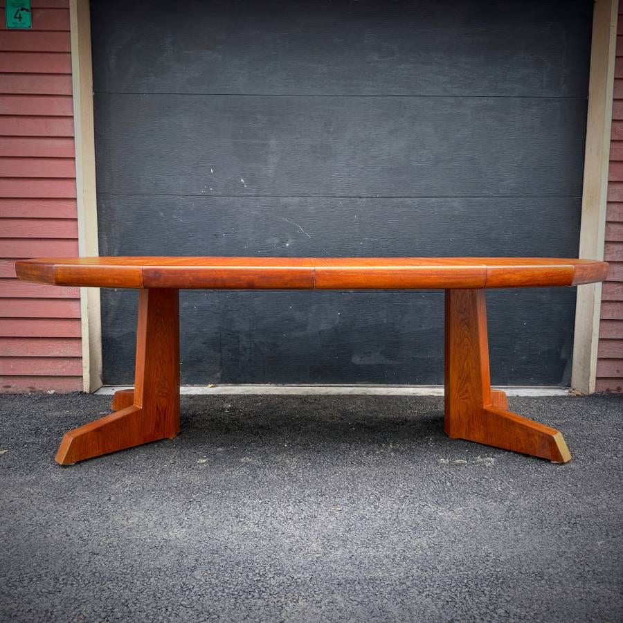Mid century modern teak pedestal table — photograph 5 of 9