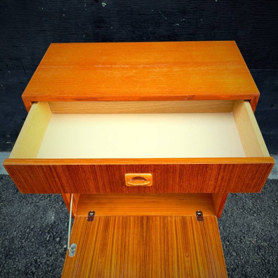 Compact danish modern teak bar cabinet — photograph 7 of 7