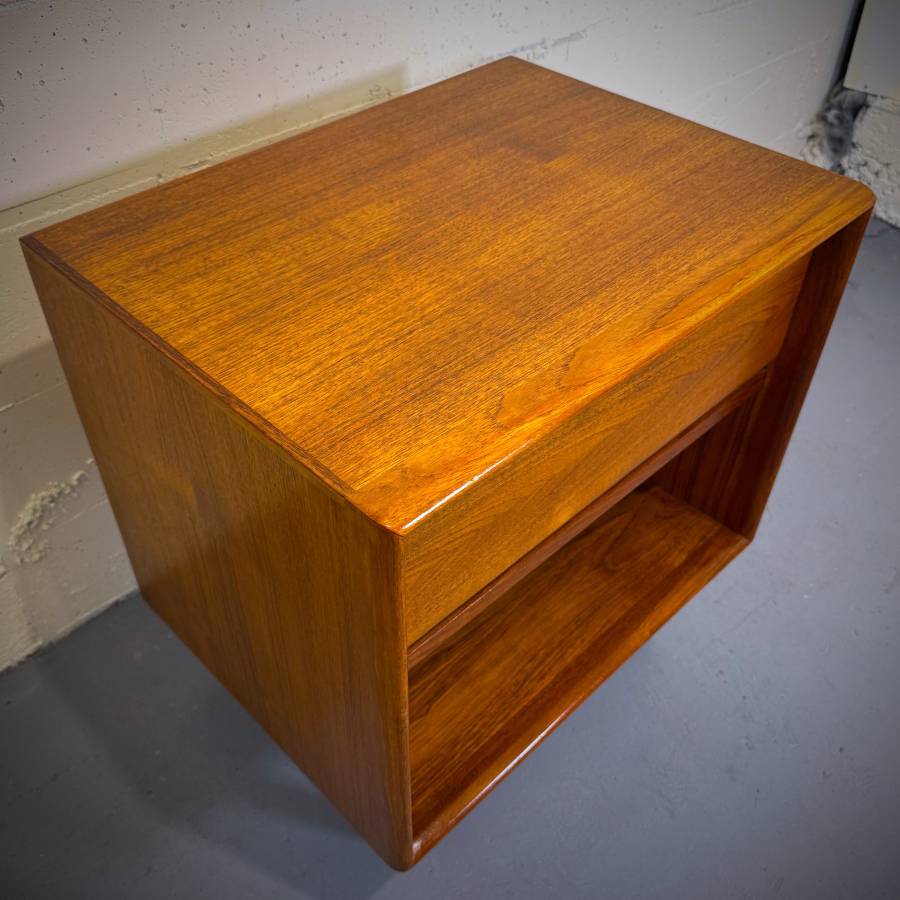 Stunning danish modern teak bedside table — photograph 6 of 6