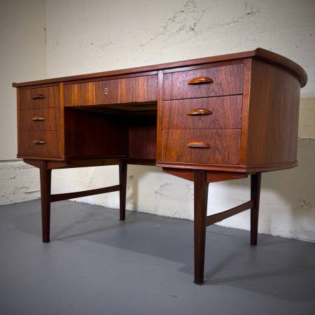 Beautiful 1960s danish modern teak desk