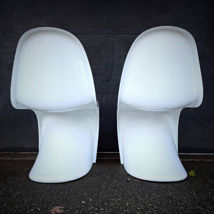 Set of 2 vintage Verner Panton dining chairs — photograph 3 of 7