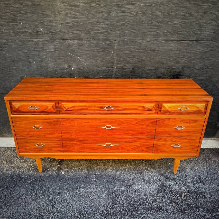 Stunning refinished mid century modern walnut 9 drawer dresser — photograph 4 of 7