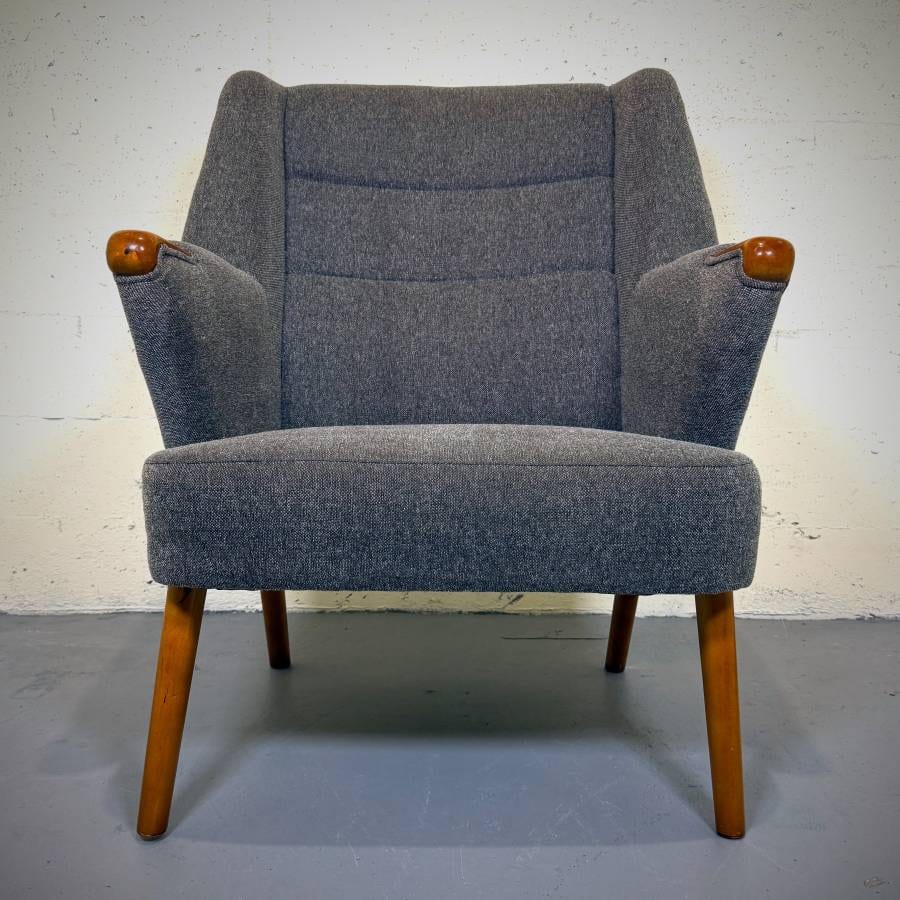 Mid century modern Hans Wegner style sofa chair — photograph 2 of 7