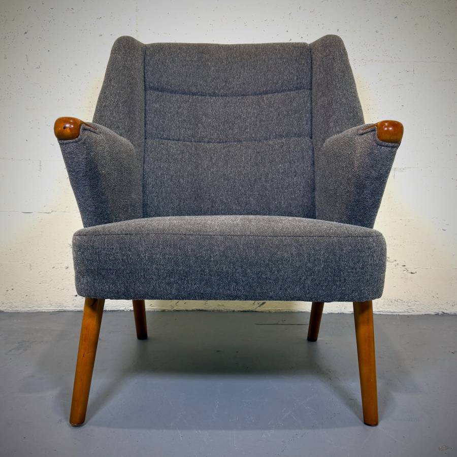 Mid century modern Hans Wegner style sofa chair — photograph 2 of 7