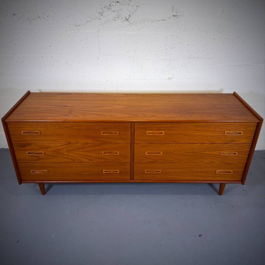 Beautiful mid century modern teak 6 drawer dresser — photograph 4 of 6