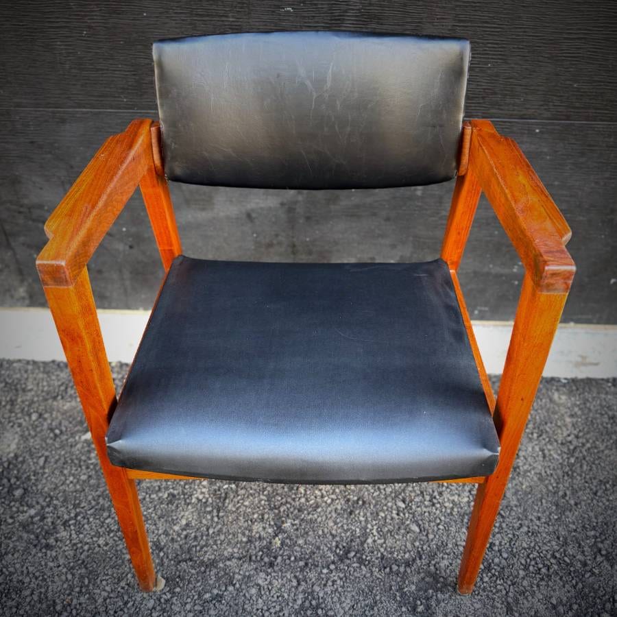 Mid century modern walnut occasional chair — photograph 2 of 6
