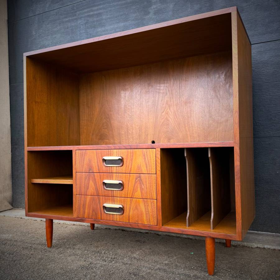 Mid century modern walnut shelving unit — photograph 3 of 5