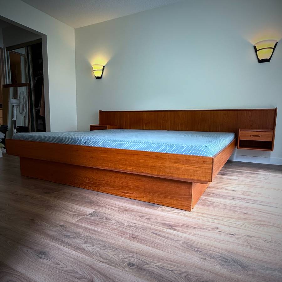 (pending) Rare MCM King teak bedframe with floating nightstands — photograph 2 of 9
