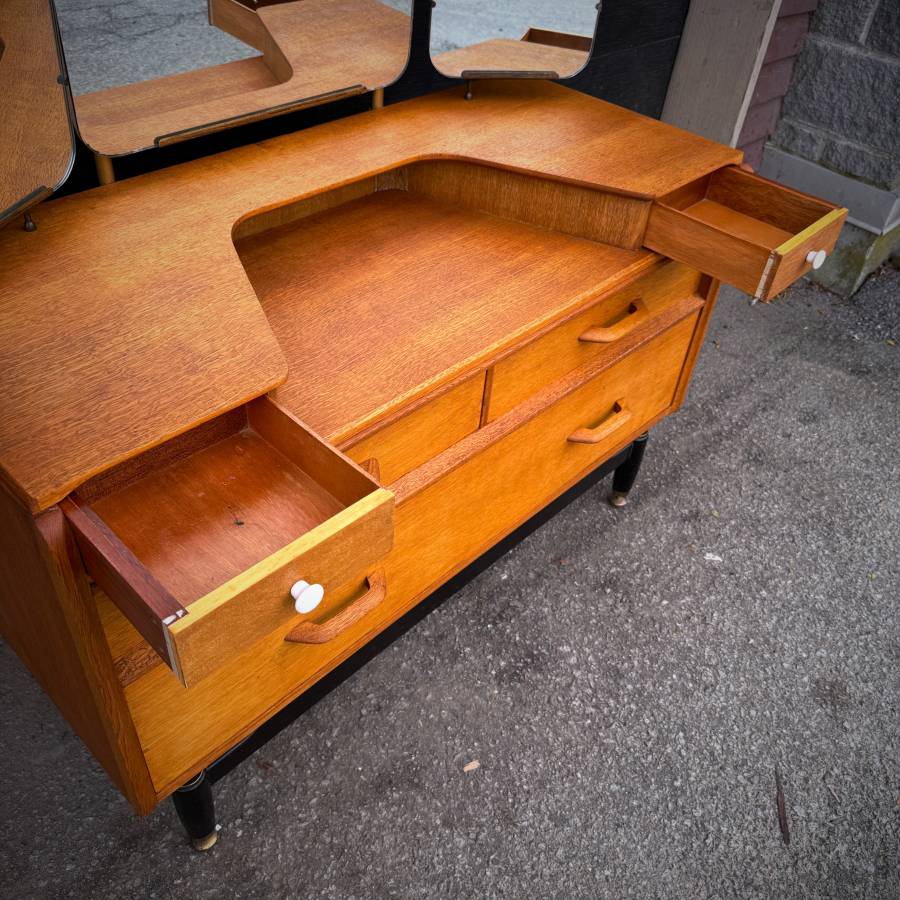 Super rare oak mid century modern vanity dresser by G Plan — photograph 8 of 10
