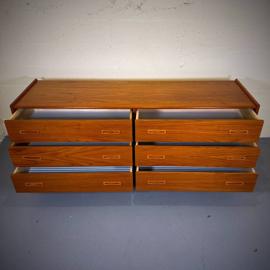 Beautiful mid century modern teak 6 drawer dresser — photograph 6 of 6