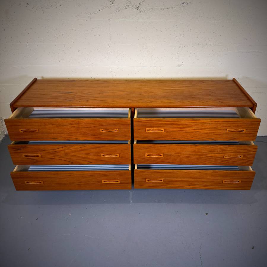 Beautiful mid century modern teak 6 drawer dresser — photograph 6 of 6