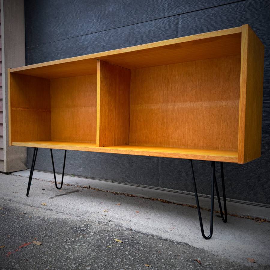 Mid century oak atomic LP shelving unit — photograph 3 of 5