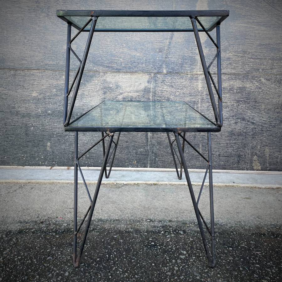 Atomic mid century modern side table — photograph 4 of 4